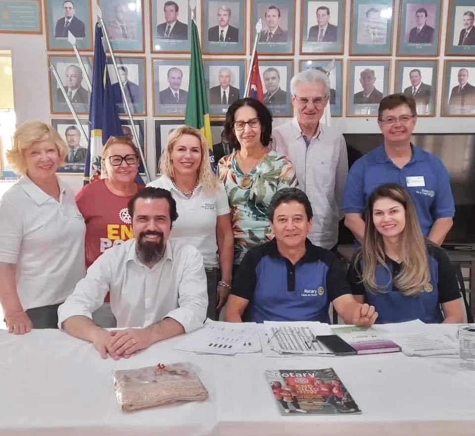 Hj o Rotary Clube de Votuporanga Novo Milênio realizou a Assembleia da visita fo governador D4480 Gerson Januário e sua esposa Rosângela