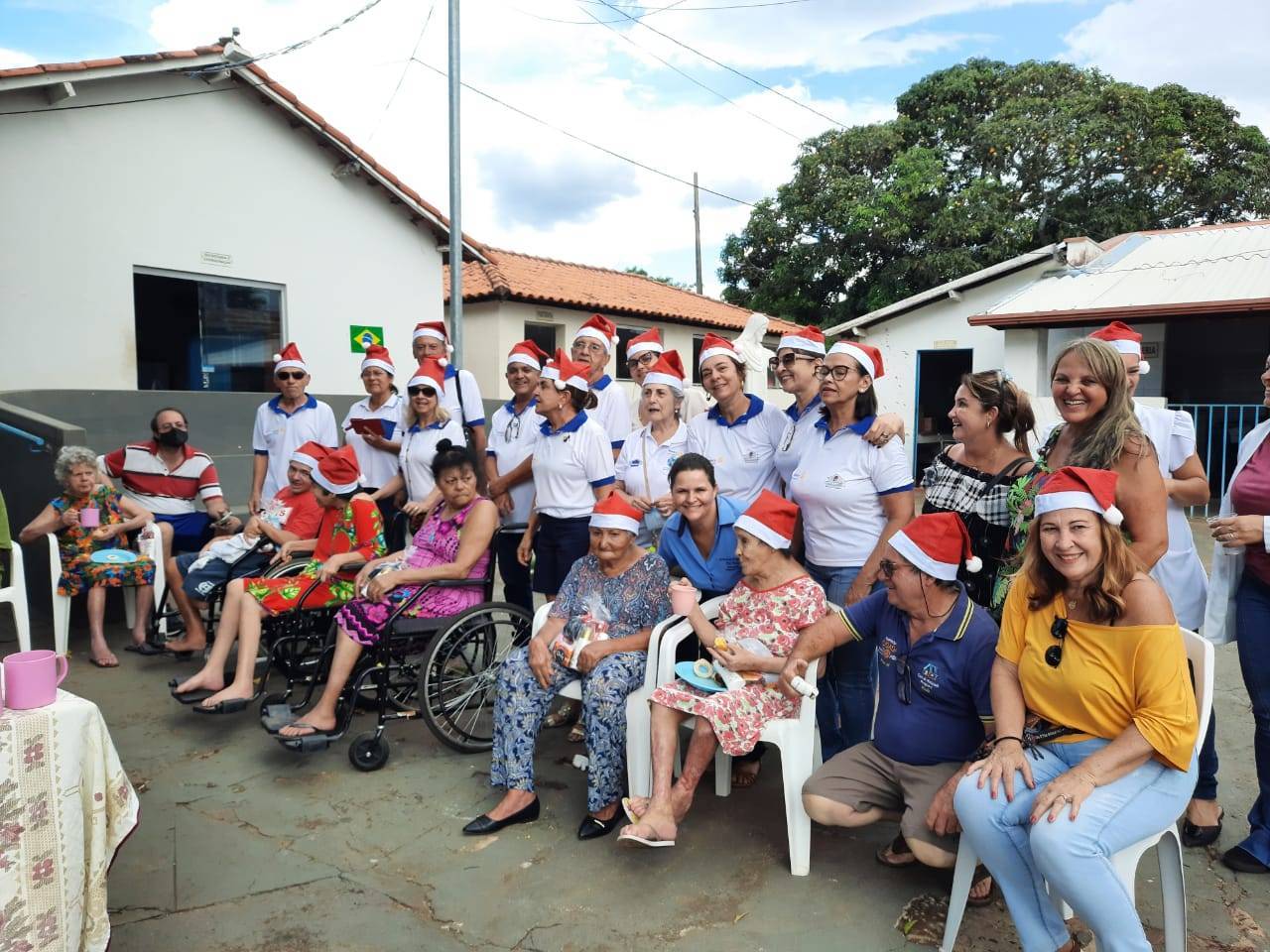 Rotary Club de Araguari, Casa da Amizade de Araguari, Colégio Dom Bosco Sicoob Aracoop juntos com Abrigo Cristo Rei