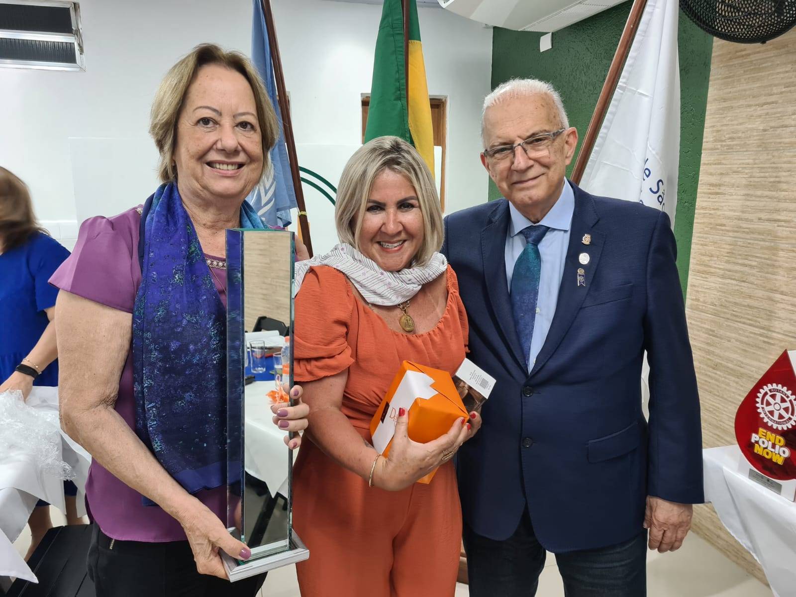 Entrega de lembranças da data