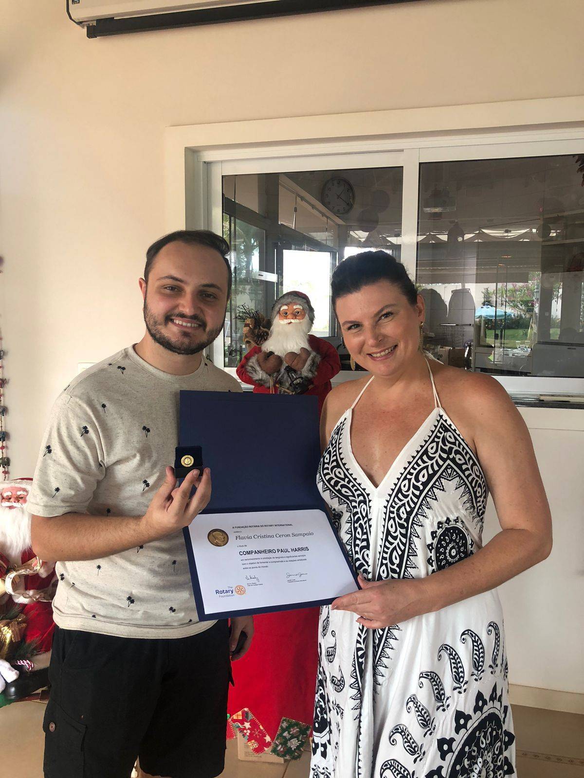 Os companheiros do Rotary Club de Catanduva foram recebidos na residência do Companheiro Protocolo, Benê Alves/Rosinha para um delicioso almoço de fim de ano