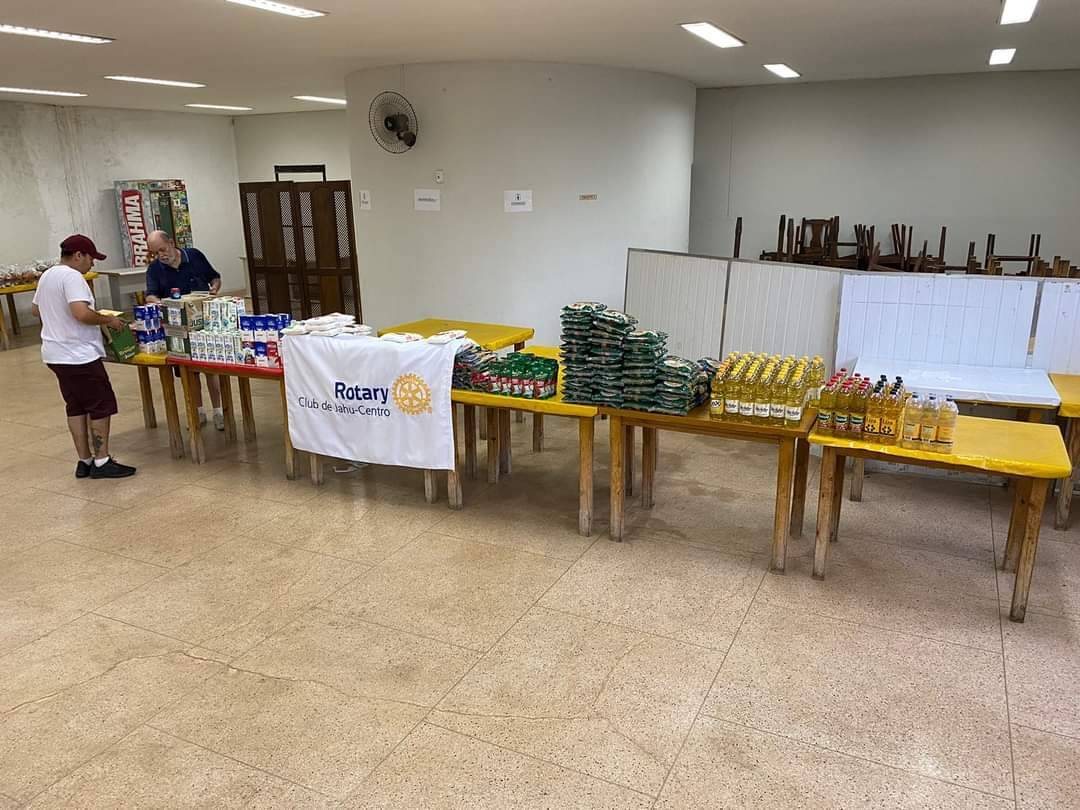 Campanha realizada neste final de semana nas lojas do Supermercados Jau Serve, onde o ROTARY CLUB DE JAHU CENTRO, arrecadou alimentos para distribuir as instituições de caridade de Jaú