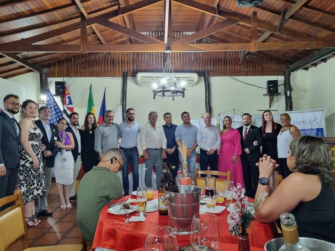 A família rotária de Lins  homenageou as empresas parceiras do Costelaço