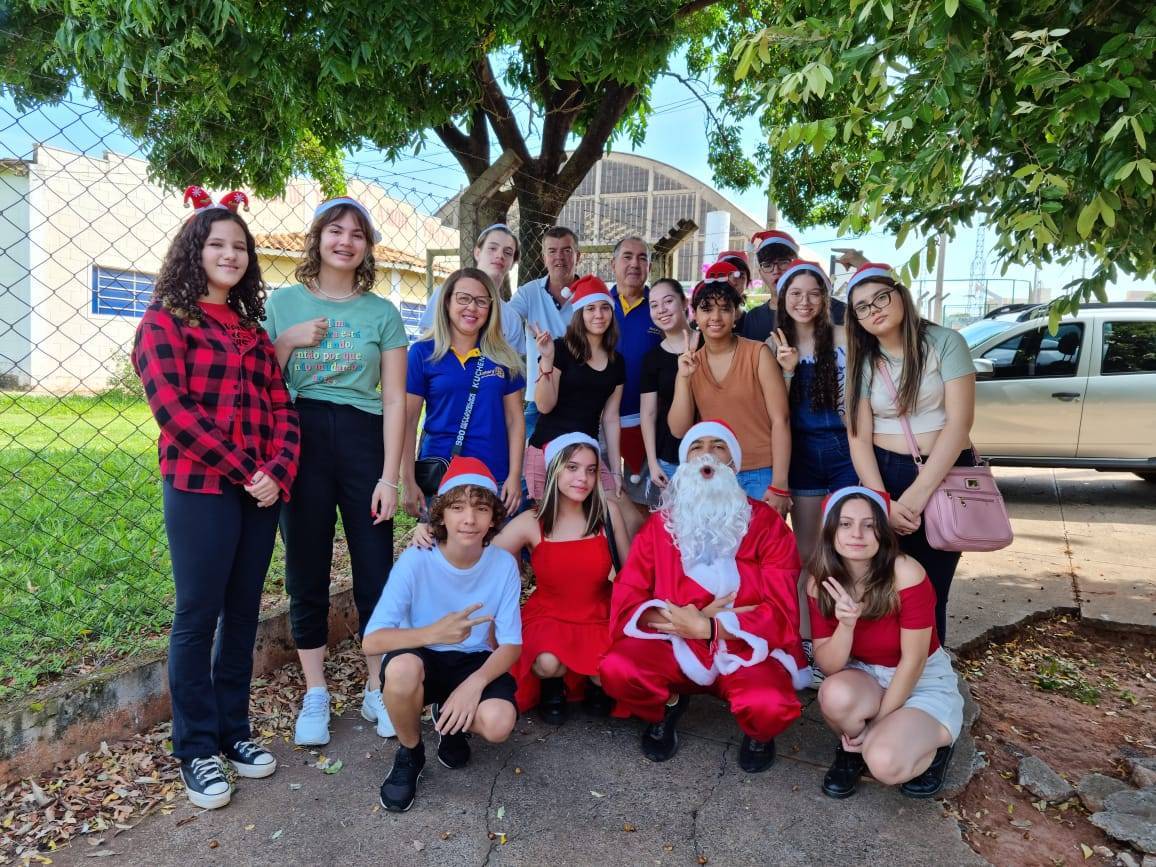 A Família Rotária de José Bonifácio deseja a todos um Feliz Natal, e um 2023 repleto de realizações