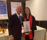 Entrega de flâmula á Presidente Mauren