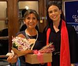 Entrega de livro de receitas do clube a esposa do Governador, Delia.