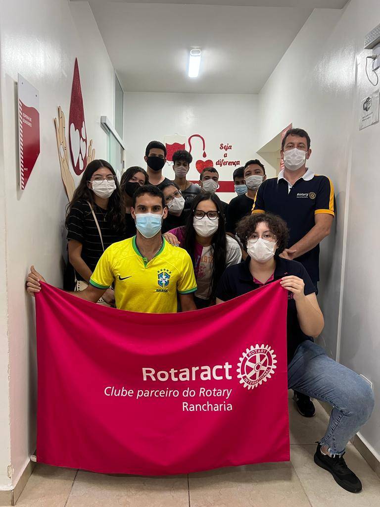 Todos reunidos depois da doação de sangue