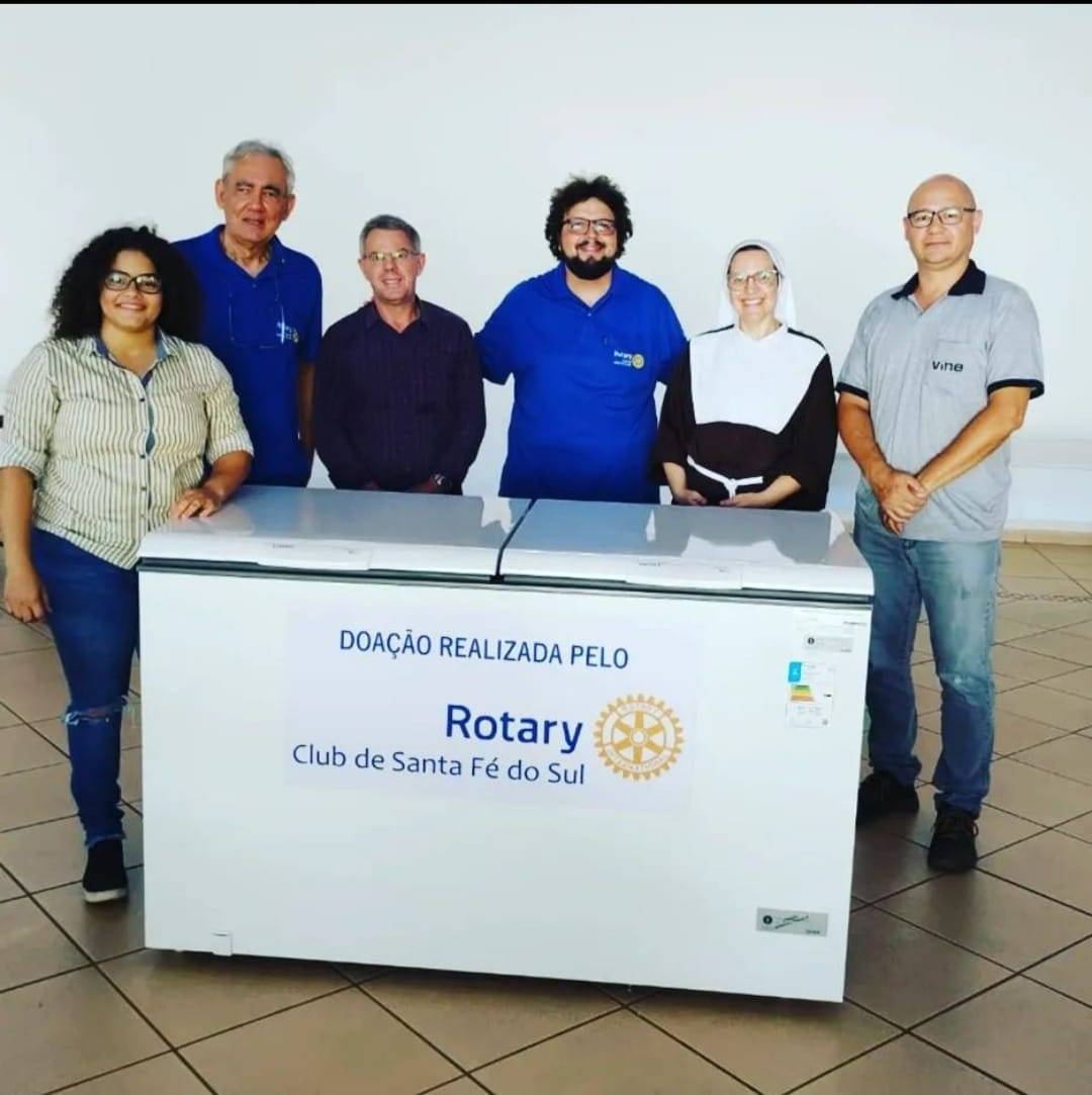 No último dia 16 (segunda feira), o Rotary Club de Santa Fé do Sul realizou a entrega de 1 freezer novo de 570 litros para o Lar Madre Paulina