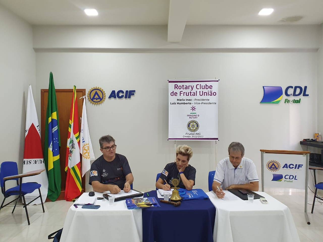 Governador Paulo Simões visita o Rotary Club de Frutal União