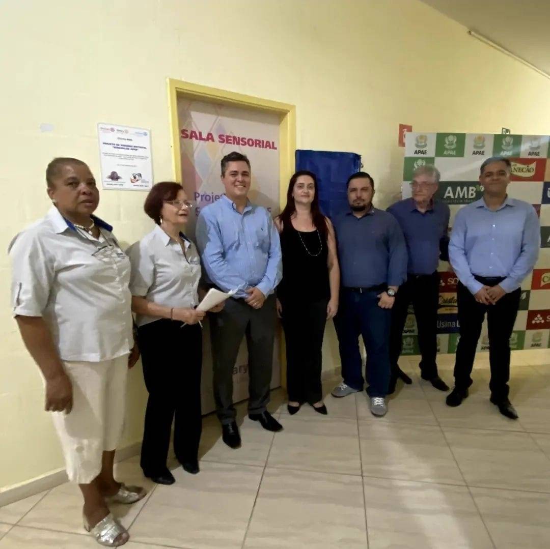 O Rotary Club de Lins-Sul,Rotary Club de Lins e Fundação Rotária entregaram dia 28 de abril de 2022, seis equipamentos para integração sensorial, uma Bicicleta Magnética e uma Esteira Eletrônica para a APAE 