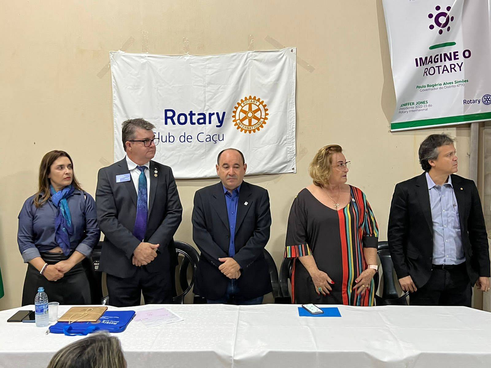 O Governador Paulo Simões e e Coord. das Casas da Amizade Cátia Simões são recebidos pelo Rotary Club de Caçu 