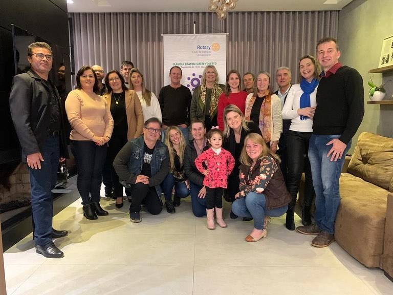 Companheiros do RC de Lajeado-Universitário junto aos convidados.