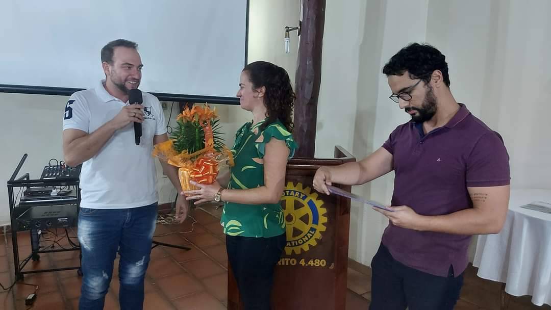 Rotary Club de Lins Norte  Na reunião de hoje, recebemos a terapeuta e companheira Rosemeire Oliboni