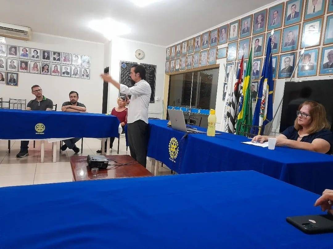 O presidente do RC de Votuporanga Novo Milênio, Marco Antonio, proferiu palestra sobre o trabalho que Rotary realiza para erradicar a poliomielite no mundo.