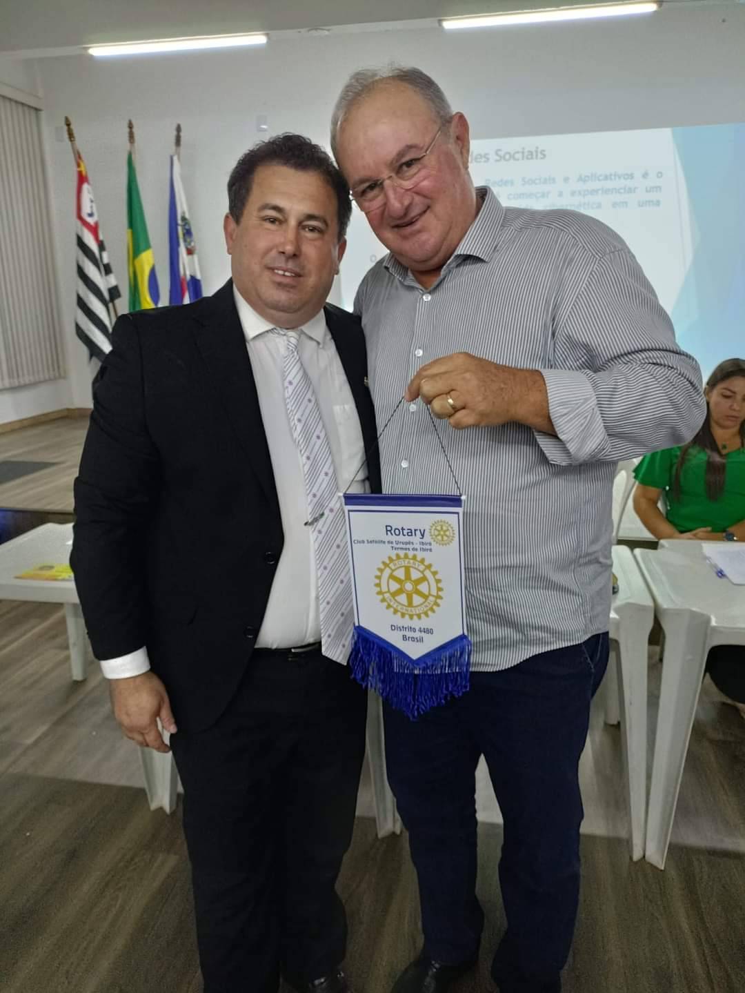 No dia de ontem, 16/02 o Rotary Club Satélite de Urupês - Ibirá -Termas de Ibirá em parceria com a Microlins, entregou 10 Bolsas gratuítas do Projeto de Educação Digital.