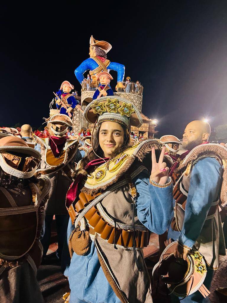 intercambista Inbound Camila do México teve a oportunidade de conhecer o Carnaval Paulista em locuo