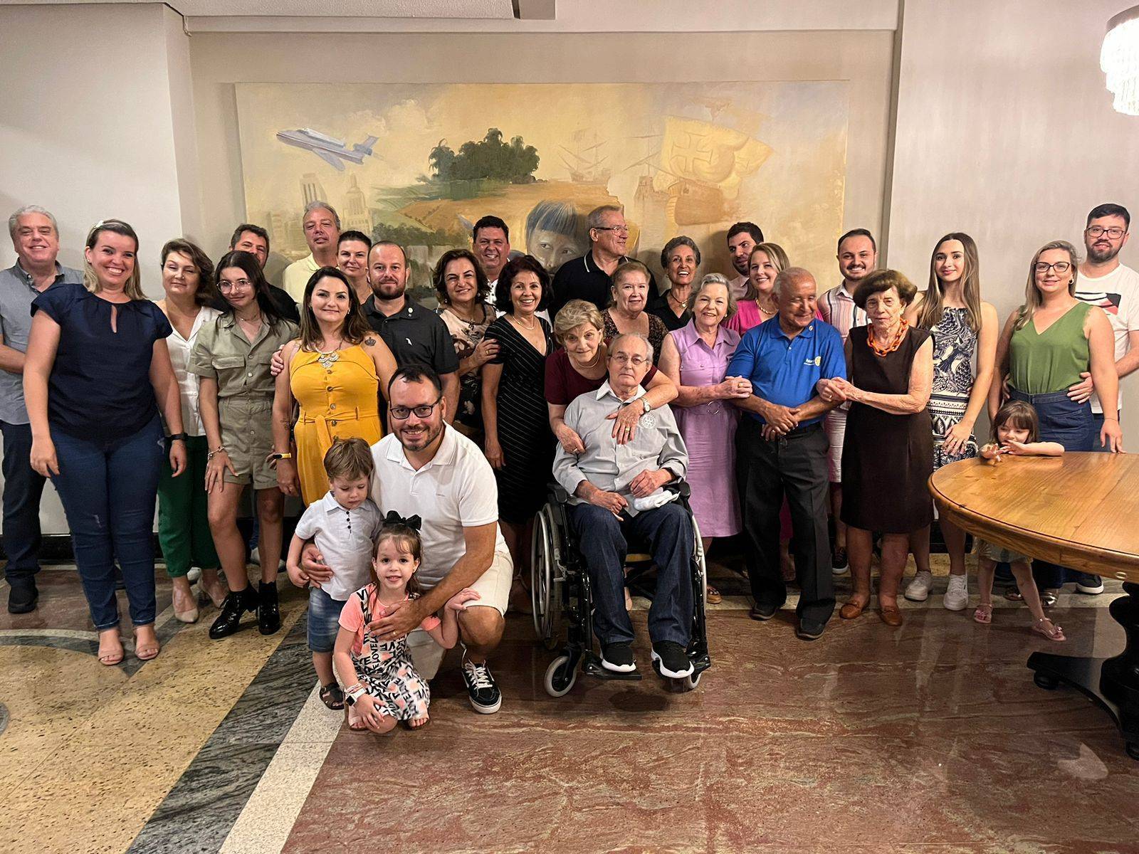 Em reunião festiva, o Rotary Club de Catanduva comemora 118 anos do Rotary International dando posse a novos companheiros