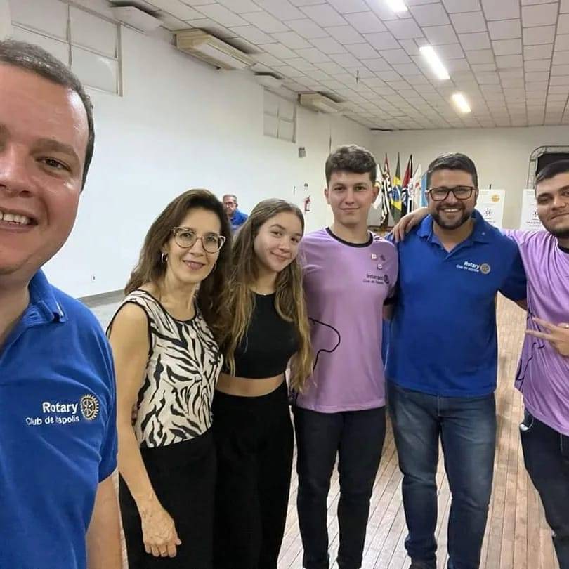 Noite de comemorações na reunião do Rotary Club de Itápolis