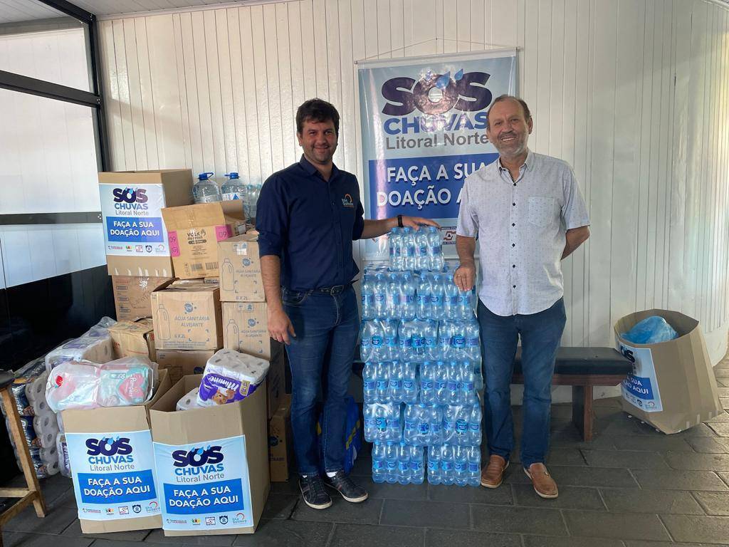 Rotary clube de Ilha Solteira fez a doação de 26 fardos de água para o SOS chuvas litoral norte.