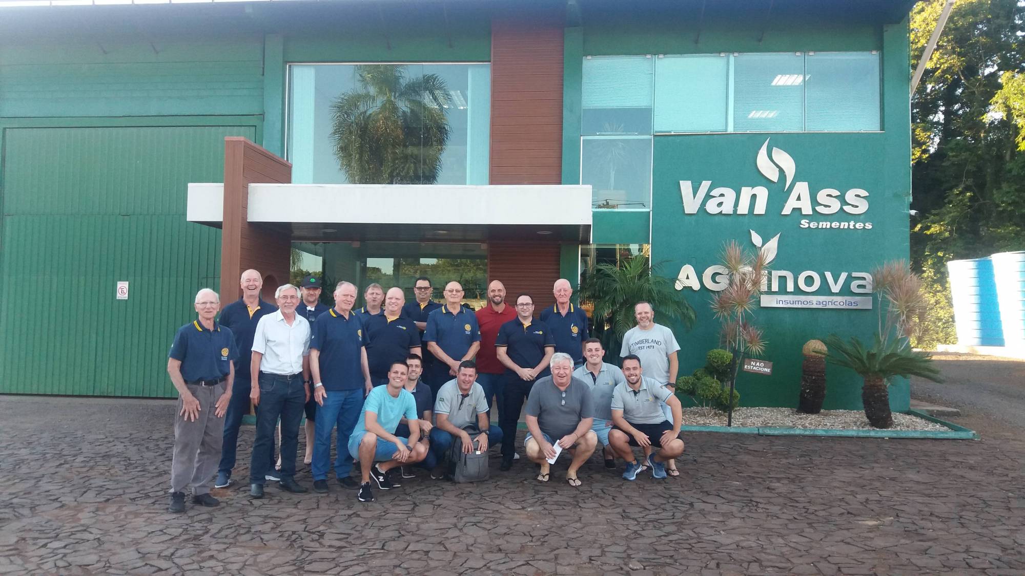 Companheiros na saída para a Reunião