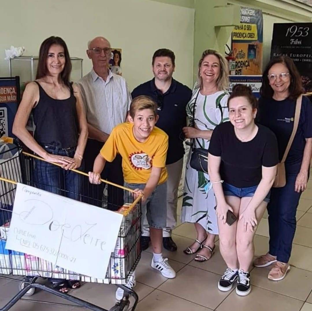 No sábado 25 de fevereiro, o Rotary Kids e o Interact Jardins, organizaram um pedágio no Supermercado Proença da Av. Anisio Haddad, e foram arrecadados 172 lts de leite.