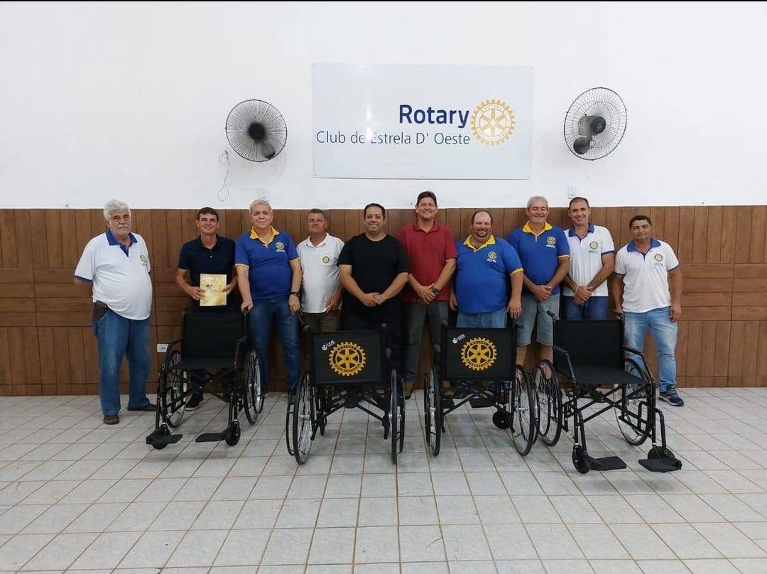 Casa da Amizade de Ouroeste: No ultimo dia 28 de fevereiro, o presidente da APAE de Estrela D'Oeste, Oroberto Moto (Tutinha), esteve presente a reunião do Rotary Club de Estrela d'Oeste, onde foi realizada a entrega de 4 cadeiras de rodas