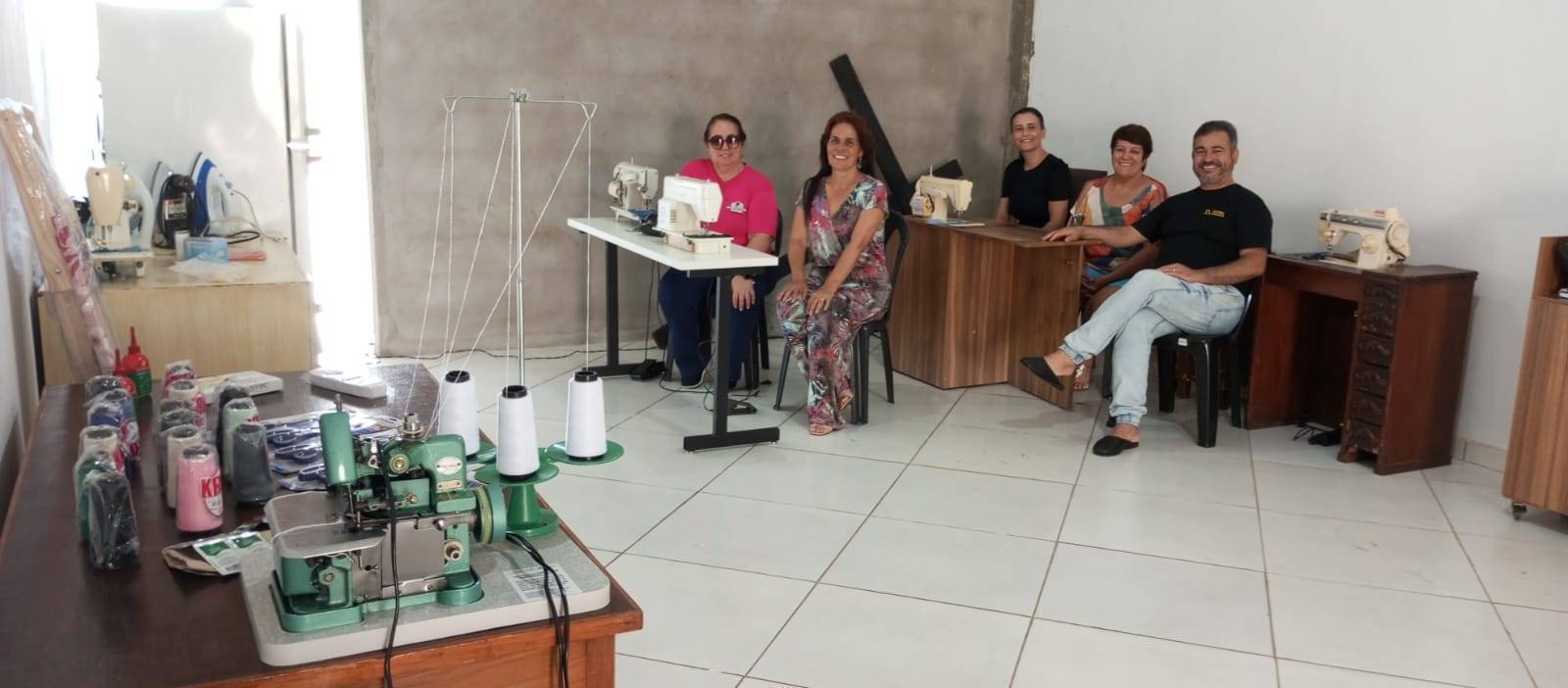 projeto DISTRITAL Costurando Sonhos - implantação de uma escola de costura para os moradores do bairro Pequis