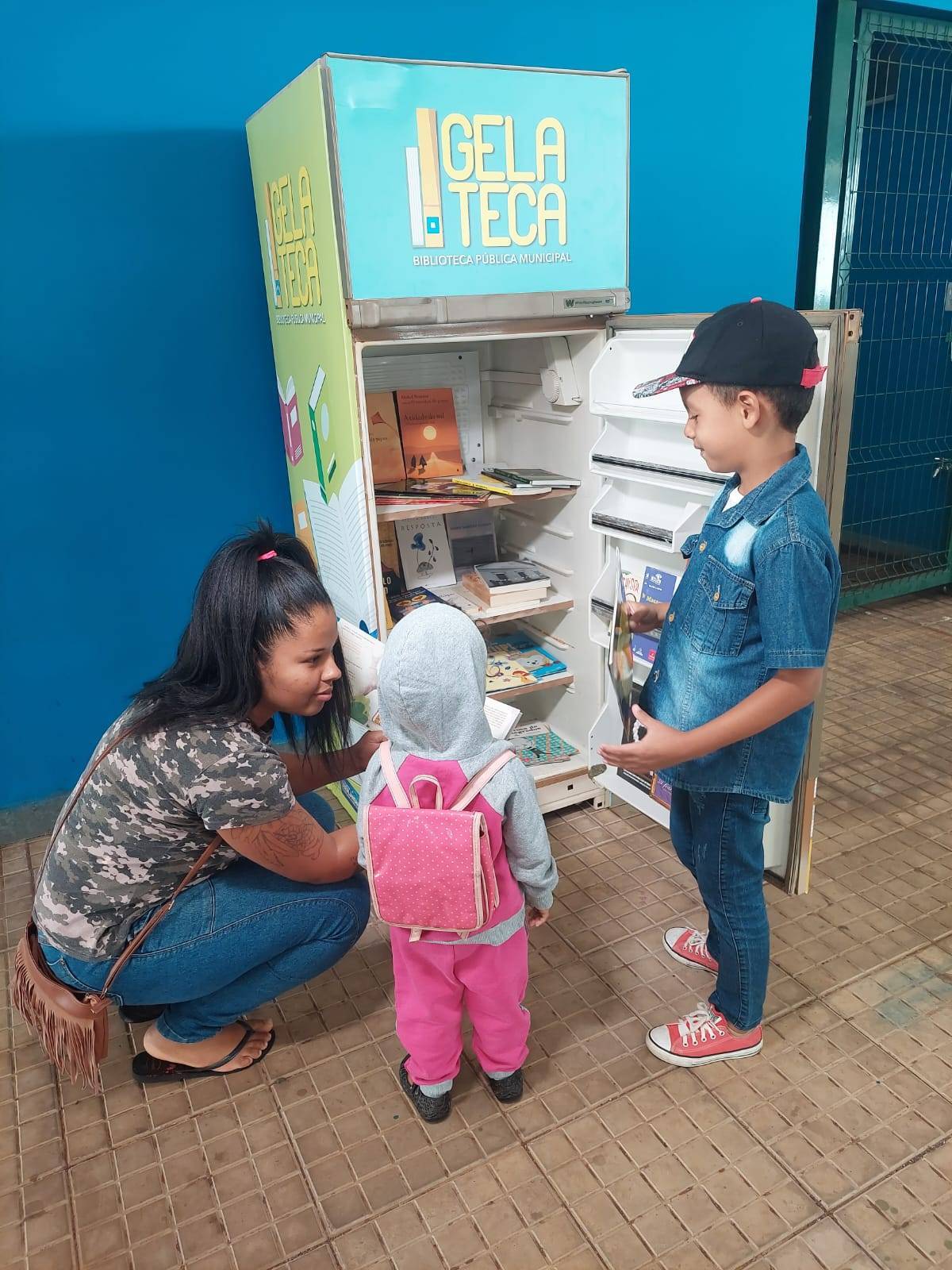 Arrecadação e disponibilização gratuita de livros em todos os terminais de ônibus de Uberlândia, ampliando para 16 horas o acesso gratuito a LITERATURA