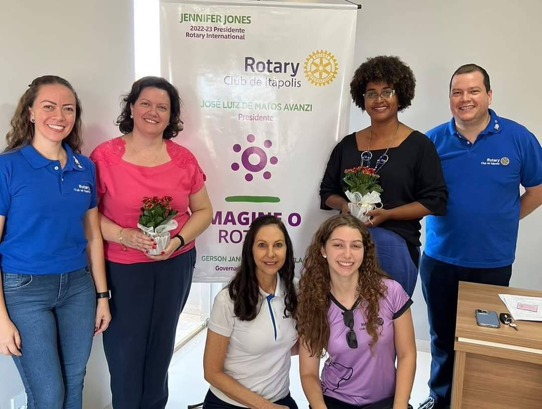 Hoje, 25 de março, a psicóloga Elaine Avanzi Sugahara e a psicopedagoga Josiane Pereira da Silva realizaram uma Roda do Conversa bastante descontraída na Clínica Lírica Saúde