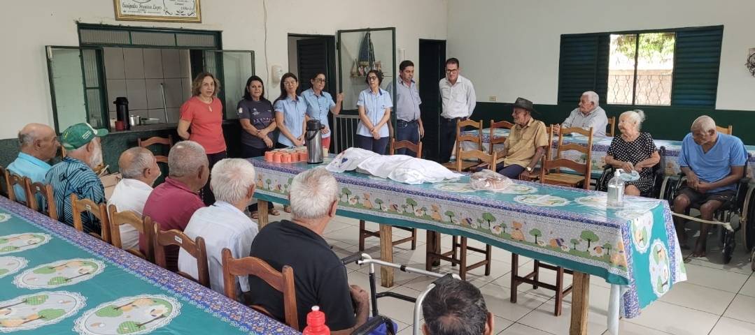CASA DA AMIZADE promove café da tarde com os moradores do Lar dos Idosos. 