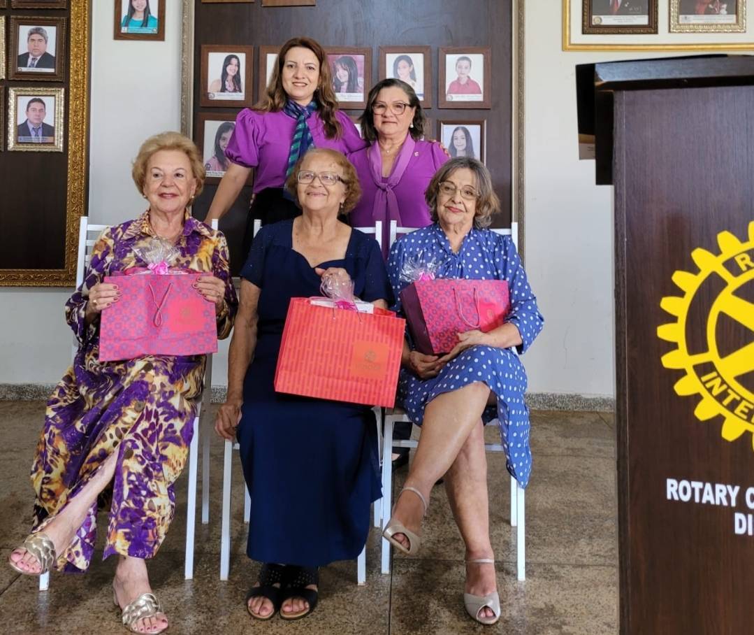 TARDE COM ELAS: homenageando mulheres da comunidade 