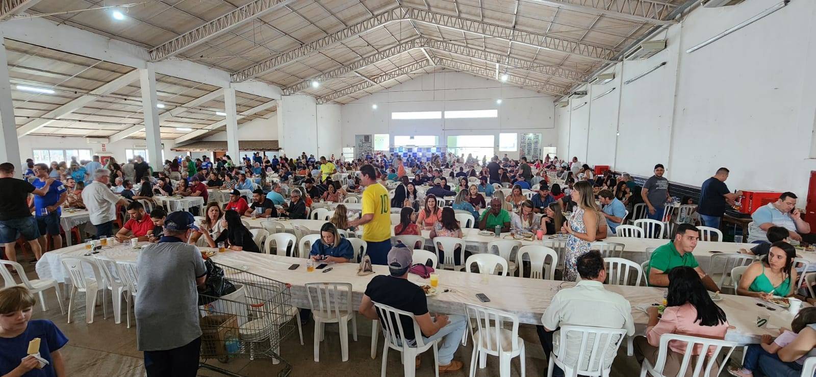 15° Churrasco Rotário - Rotary Club de Rio Verde, realizado no salão principal do CTG de Rio Verde GO.