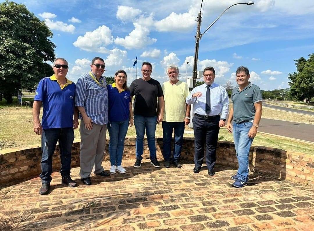 Rotary Club de Bariri 16 de Junho: Companheiros do Rotary Club de Bariri, presidido por César Augusto Carra, estiveram acompanhados do engenheiro Márcio Nascimento, representando a Prefeitura Municipal de Bariri