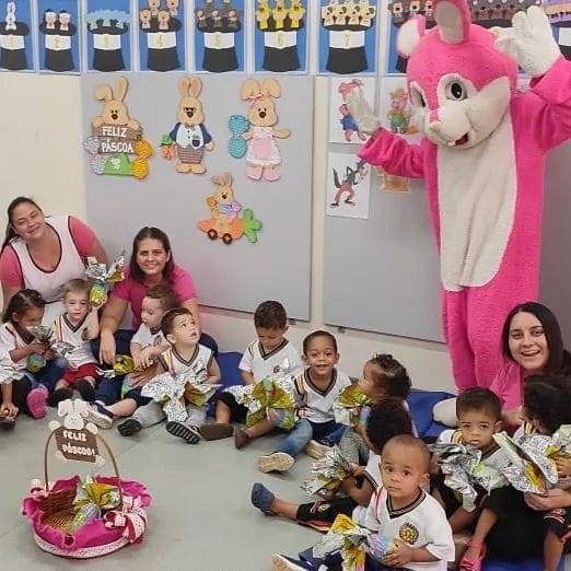 Rotary Club de Olímpia Integração participou ajudando a realizar a ação de Páscoa da EMEB Tio Barnabé