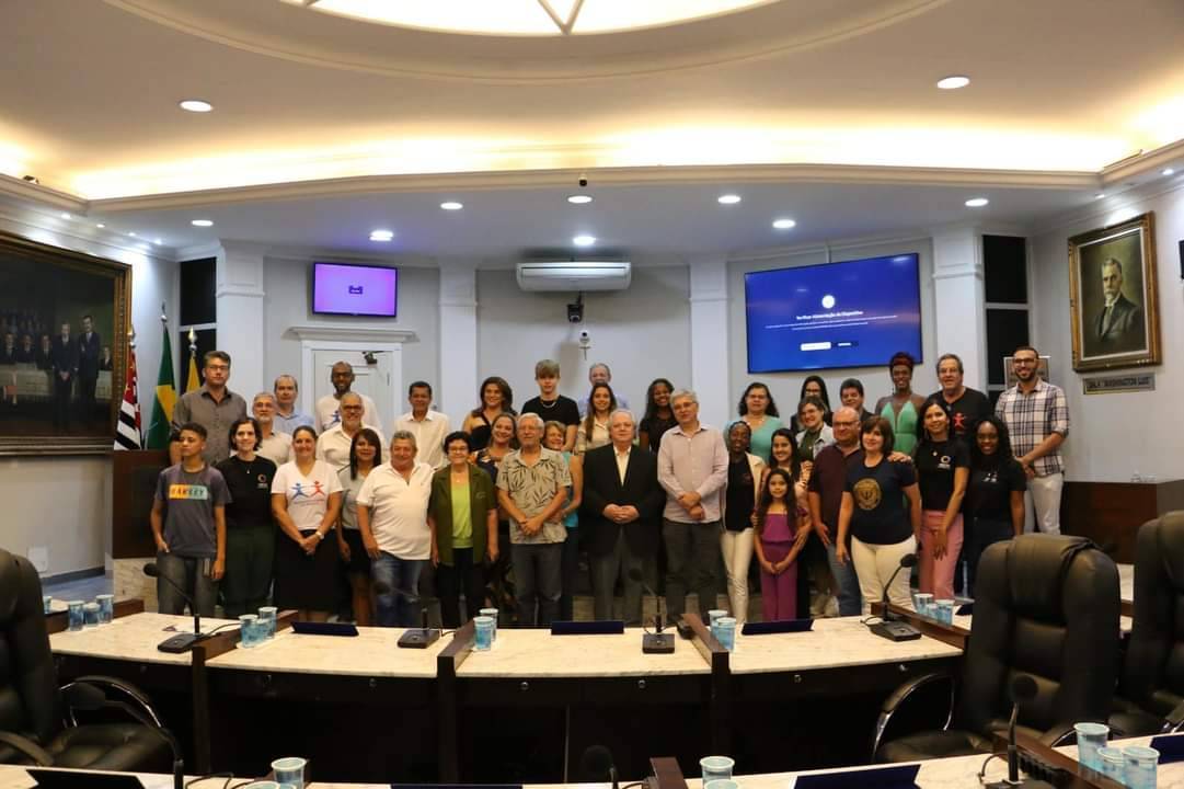 Pres. Lucas Cintra do Rotary Club de Catanduva:  Estivemos na Câmara Municipal de Catanduva, representando o Rotary no encontro das entidades que celebraram o aniversário da Arcos