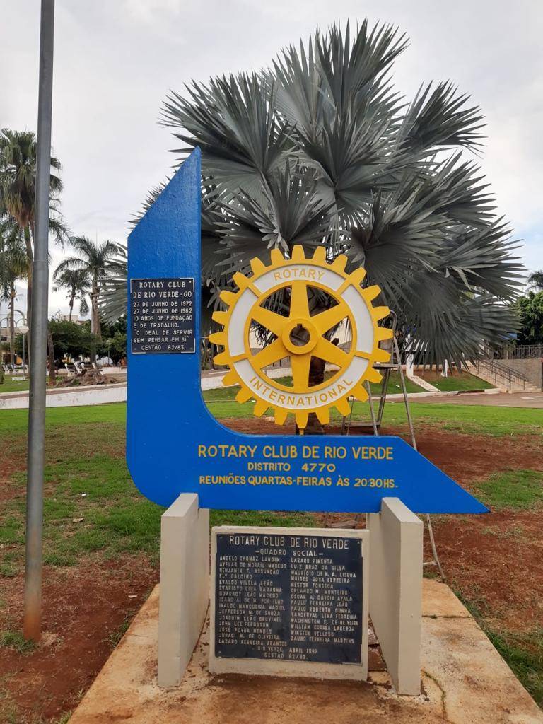 Marco Rotário gestão 82/83 na Praça Matriz no centro de Rio Verde GO.