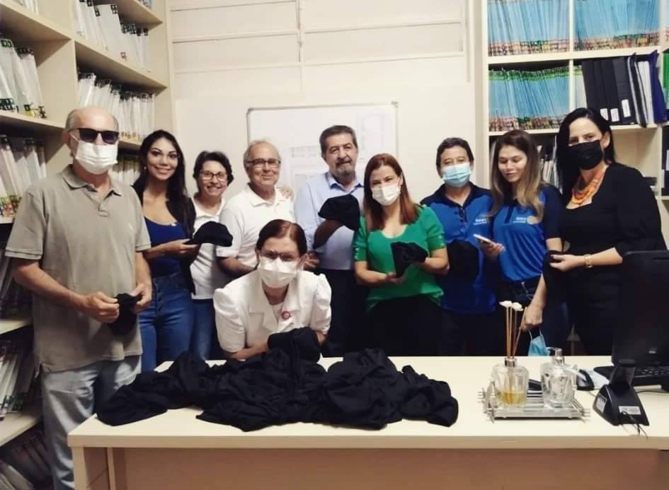 Nesta manhã do dia 14 de Abril o Rotary Club São José do Rio Preto Novo Cinquentenário e a  Damas da Casa da Amizade entregaram 60 turbantes para a sessão de quimioterapia do Hospital Santa Casa de misericórdia de São José do Rio Preto.