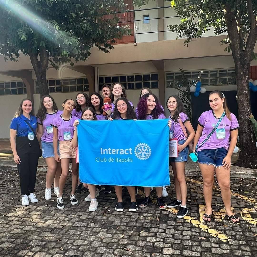 Hoje, 15.04.23, o Interact Club de Itápolis @icitapolis esteve presente em Ilha Solteira participando do ADIC OHANA, um treinamento para os Interactianos que assumirão cargos na gestão que se aproxima