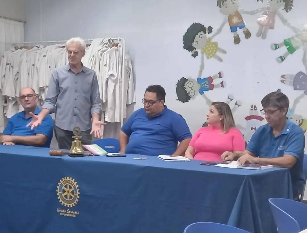 Texto do Gov. Eleito José Luiz Pavam: Nesta quarta-feira, 19, estive no Rotary Club de Votuporanga Novas Gerações para esclarecer sobre o projeto ambiental de recuperação de nascentes em Votuporanga.