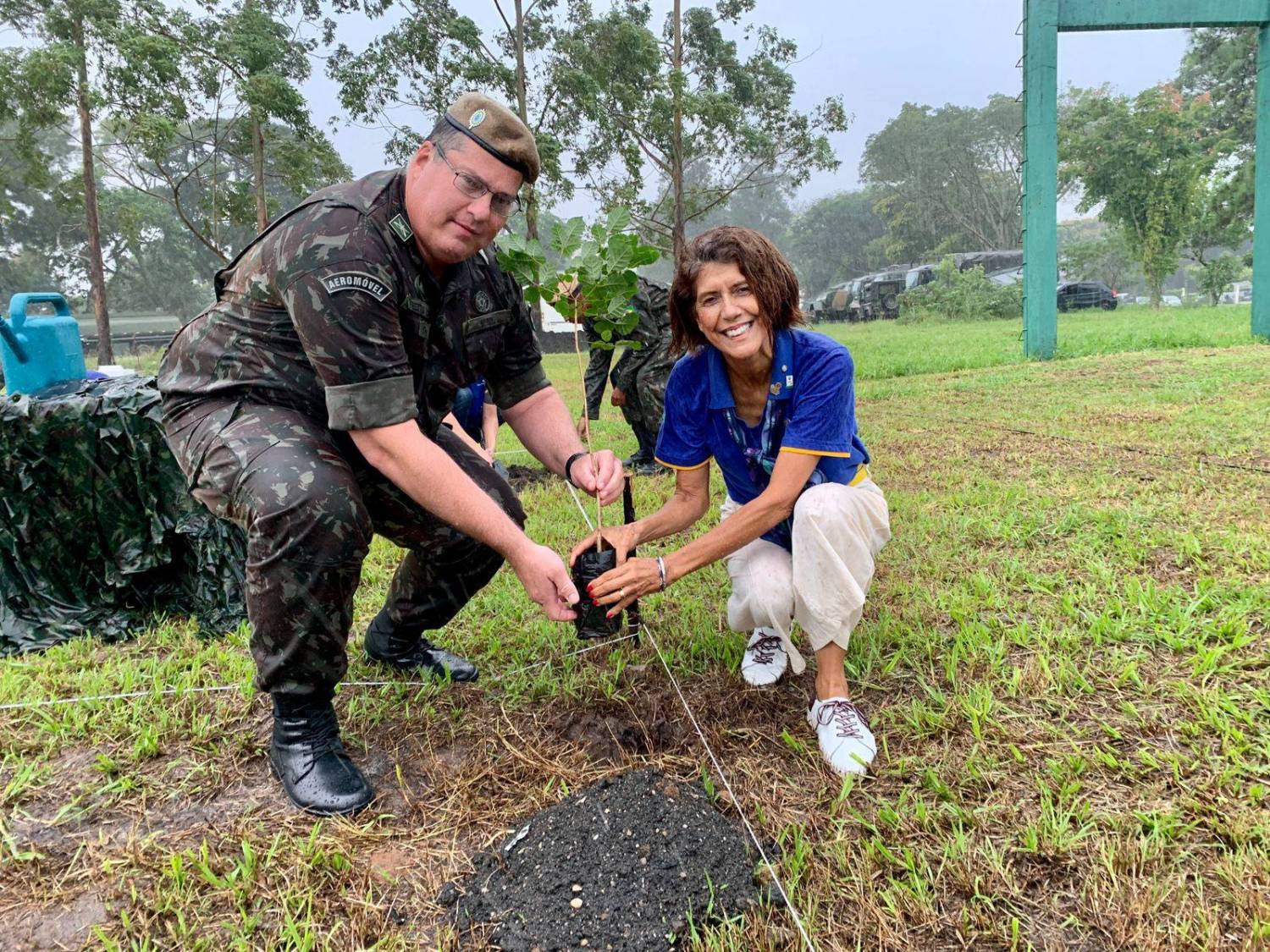 Ca. Fátima Yoshida Presidente do Clube e o Subcomandante do Batalhão Tenente Coronel Freitas Almeida.