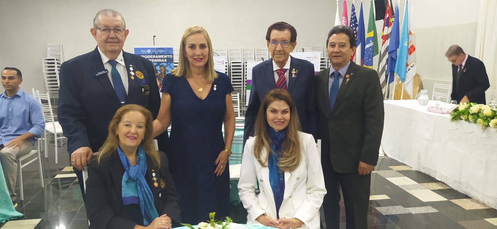 Posse de novos associados e entrega de Títulos Paul Harris do Rotary Club de Santa Fé do Sul. Com a presença de nosso Gov. Gerson Januário e Rosângela, também presente, o companheiro Gov. do Distrito 4710 Paulo Balla.