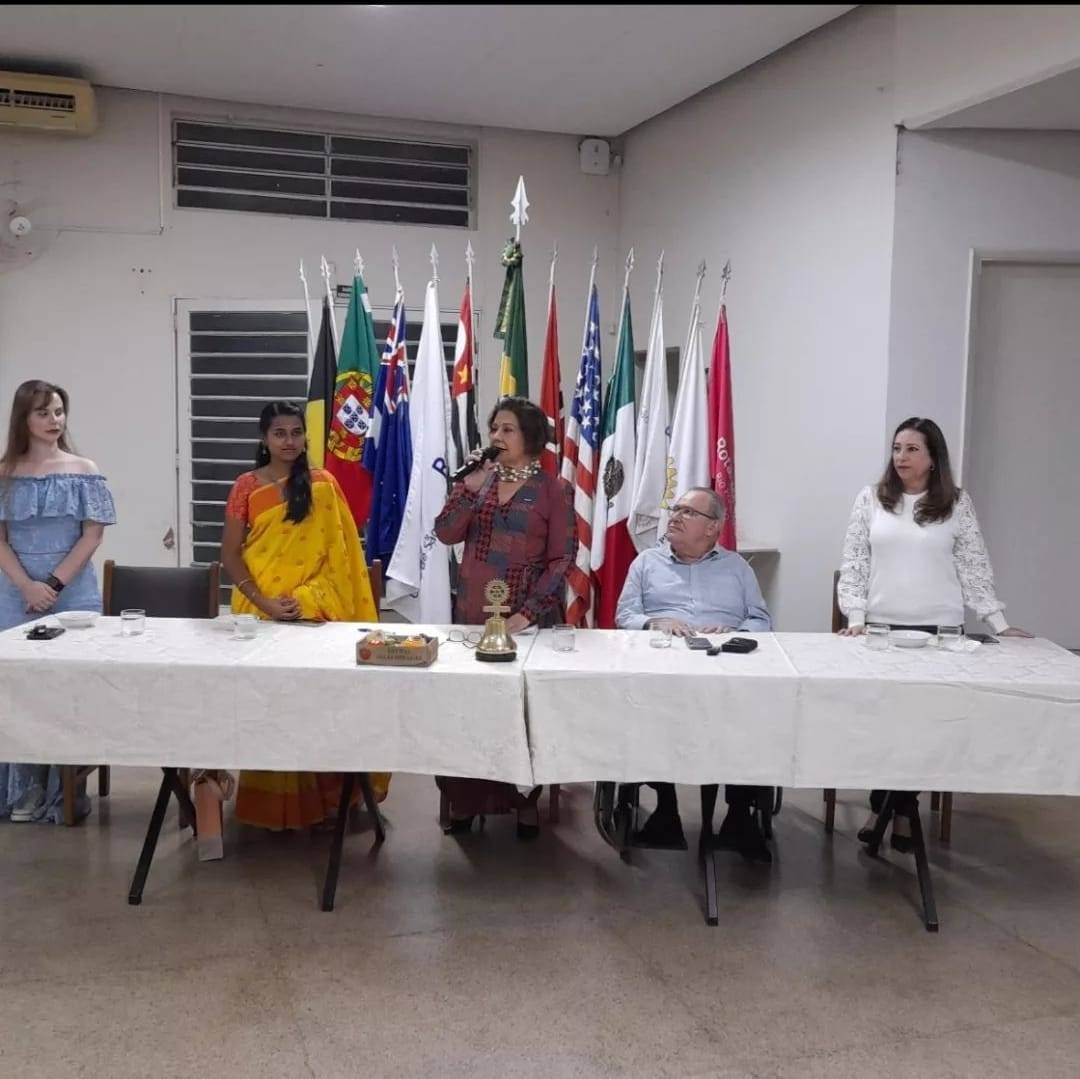 @katiaricardioficial : Ontem participei de uma reunião no Rotary Club de São José do Rio Preto para receber Ragavi e Pauliana.