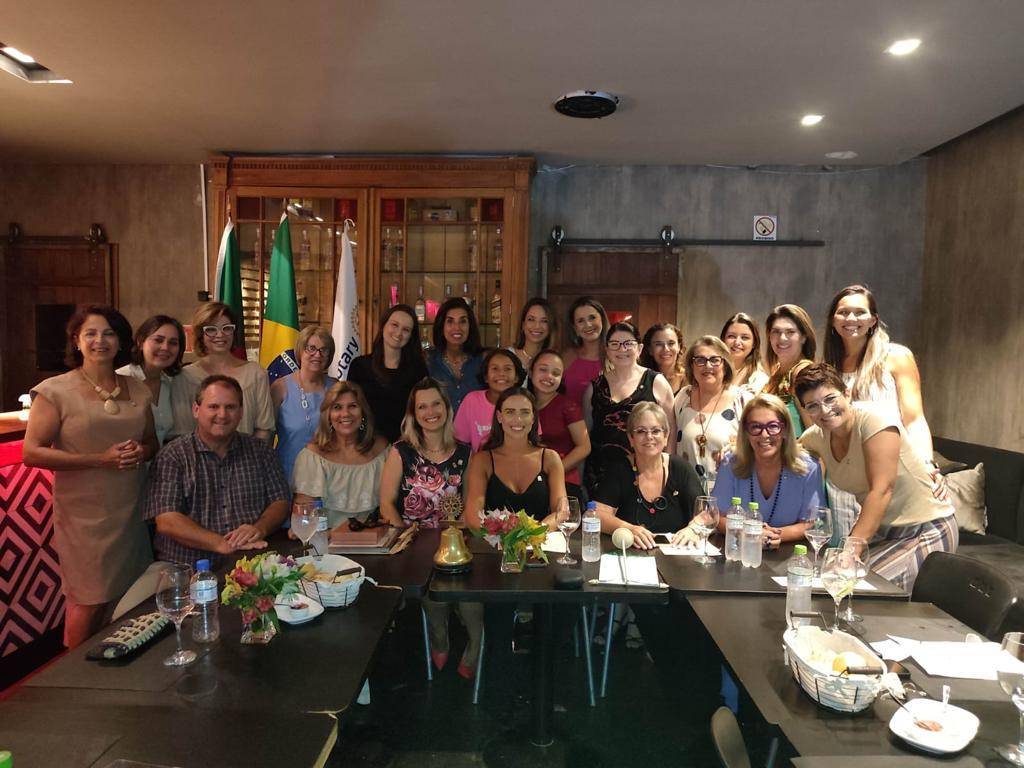 RC de Bagé Pampa junto aos Homenageados e a nova Companheira.