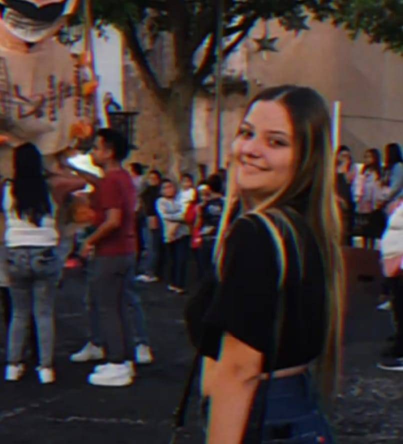 Hoje quem está a fazer aniversário é a nossa jovem Ana Clara, que está em Taxco de Alarcon, no México. Curtindo seu intercâmbio.