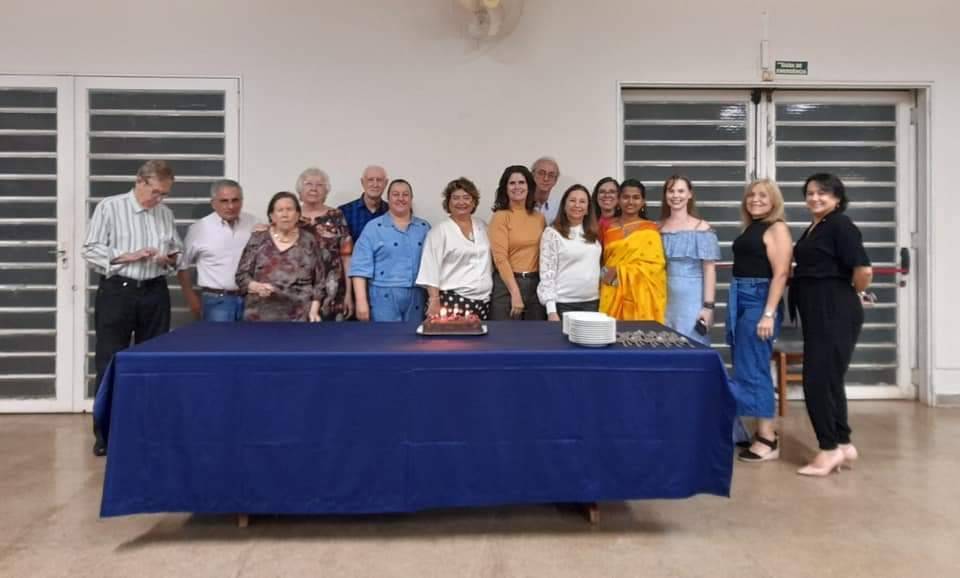 Reunião Ordinária realizada em 24/04/2023. Casal Pres. Emília Salomão e José Ricardo Salomão realizaram nessa reunião uma homenagem ao saudoso Companheiro Carlos Corrêa Gomes.