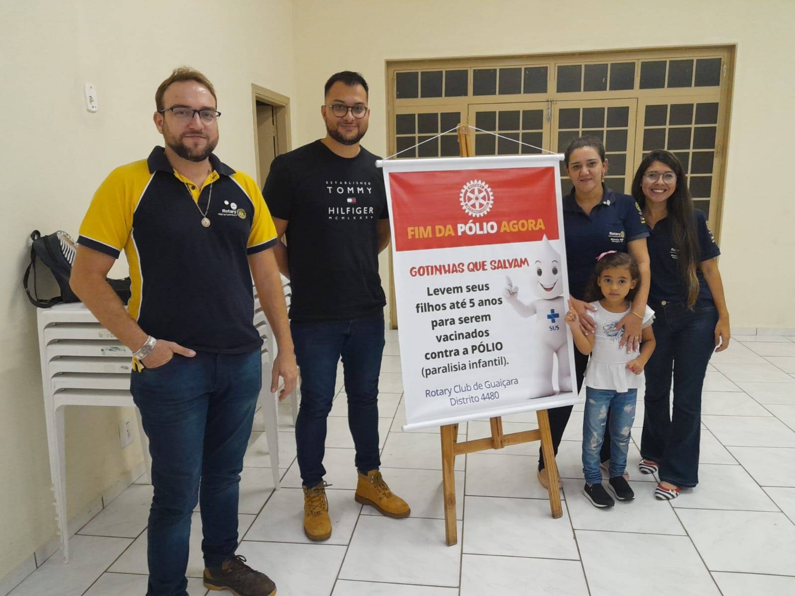 Companheiros dos Rotary Clubs de Lins e de Lins Norte prestigiam o Rotary Club de Guaiçara para insentivar a campanha de vacinação contra a poliomielite.