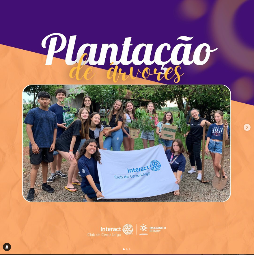No dia 27/02/2023 foi realizada a plantação de árvores, referente ao post “fazendo a diferença” da SMI, juntamente com a visita oficial da RDI Stephani Domenighi. Deste modo, a plantação foi realizada na residência da interactiana Jordana Scherer, logo após a reunião. Todos que estavam presentes auxiliaram cavando os buracos e plantando os diversos tipos de árvores, posteriormente houve uma pequena confraternização entre os associados e convidados que compartilharam os lanches levados.  #paratodosverem A arte está composta por um fundo roxo e laranja. Na parte superior central está escrito “Plantação de árvores" nas cores branco e laranja. Na parte central está a foto dos companheiros do Interact juntamente com a RDI com a bandeira do clube. Por fim, no centro inferior está a logo do Interact Club de Cerro Largo e a logo do Lema Rotário “Imagine o Rotary”. 💜🔅