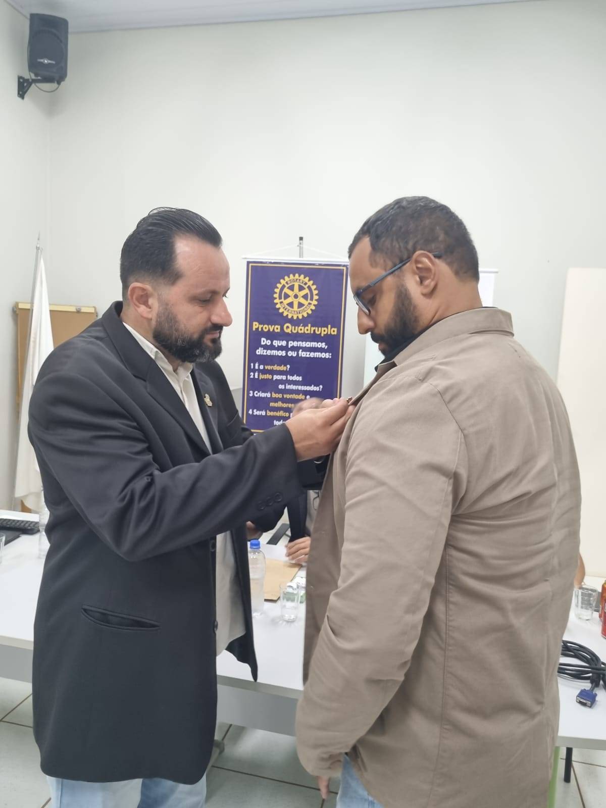 Gov. Assistente Brasilino:   Na última quarta-feira, 03 de maio, empossamos mais um companheiro para o Rotary Club de Olímpia Integração.