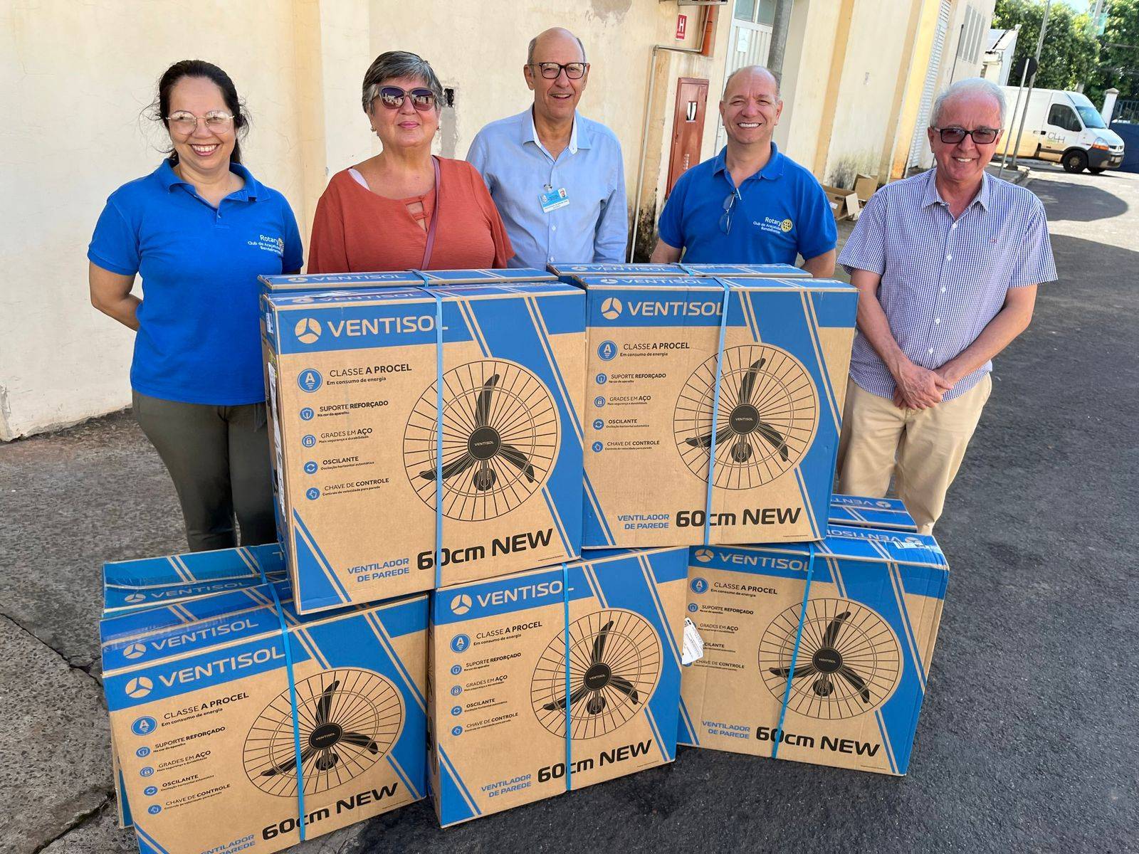 O Rotary Club de Araçatuba Bandeirantes, faz doação de 10 ventiladores para Santa Casa de Araçatuba - 02/05/2023