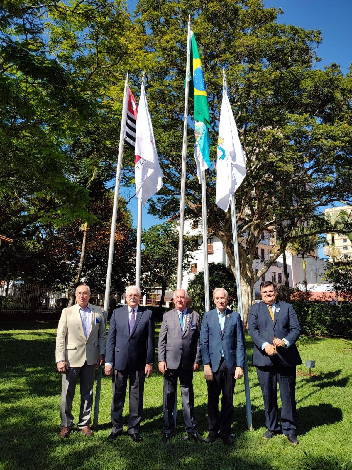 4ª Conferência Distrital - Conferência da Superação - Dia 04 de maio -  Hasteamento da Bandeira e Plantio de Árvore