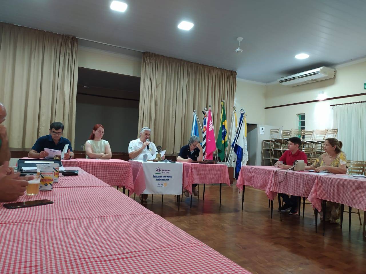 Membros do Rotaract de Osvaldo Cruz participam de reunião do Rotary Club Osvaldo Cruz